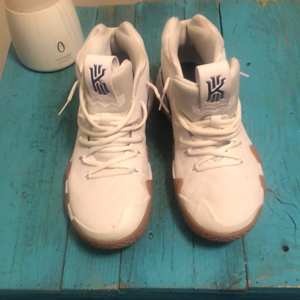 Kyrie 4s uncle drews size 8 small spot on toe great condition